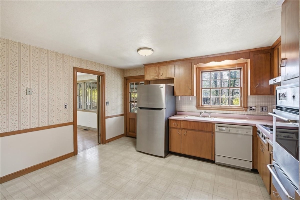 77 Booth Rd