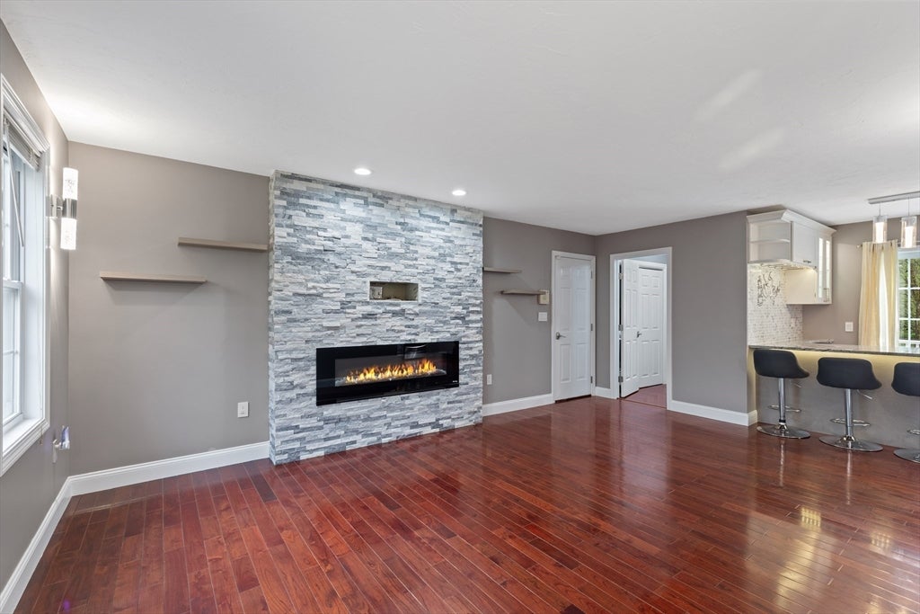 85 Pine St