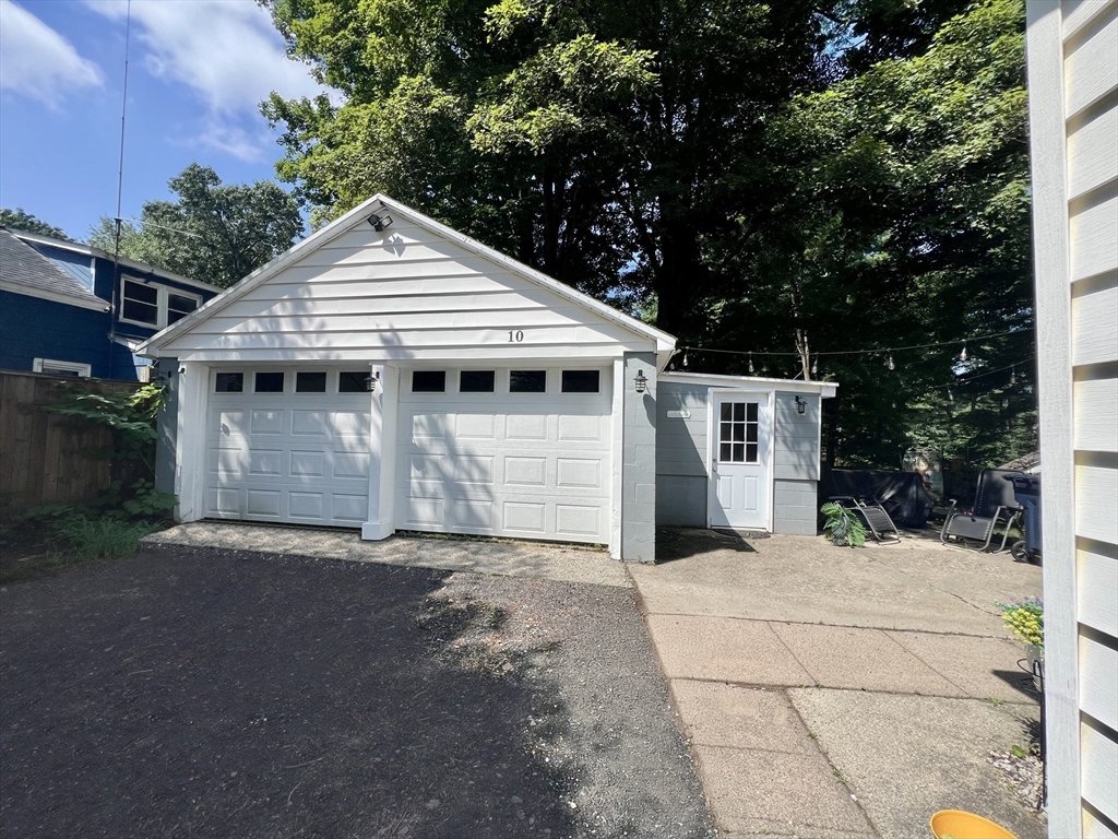 10-12 Stewart Ct