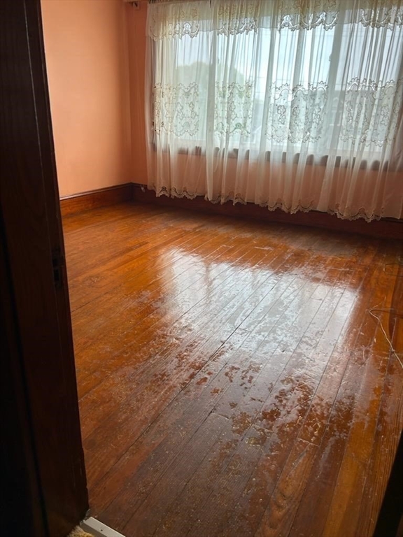 West Springfield, Massachusetts 01089, United States, 4 Bedrooms Bedrooms, ,2 BathroomsBathrooms,Residential,Pending,123256