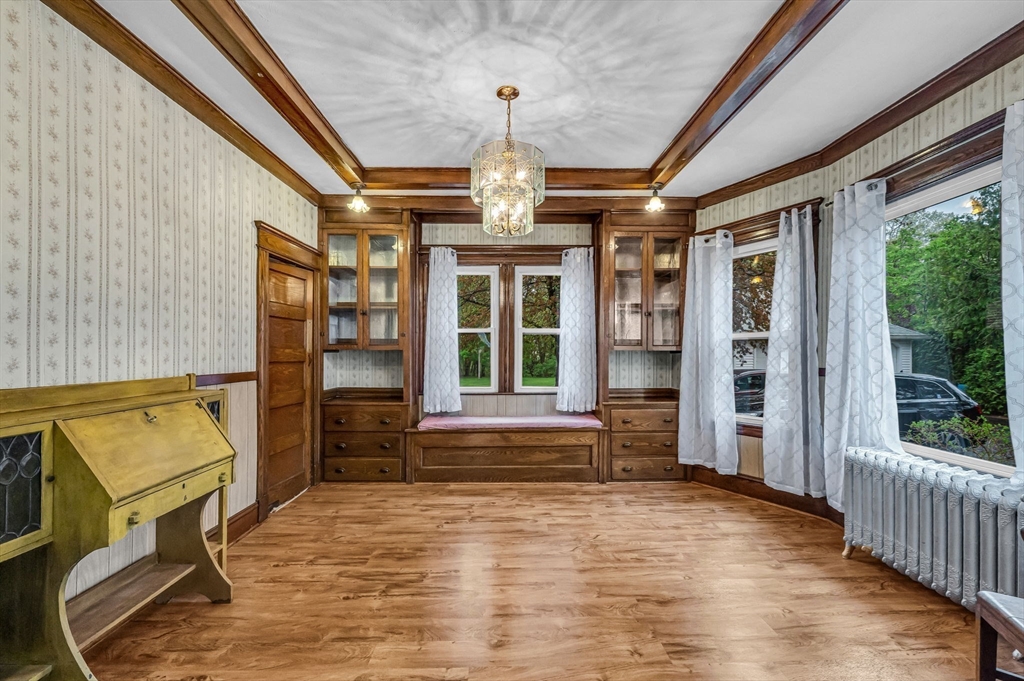 West Springfield, Massachusetts 01089, United States, 4 Bedrooms Bedrooms, ,2 BathroomsBathrooms,Residential,Pending,123256