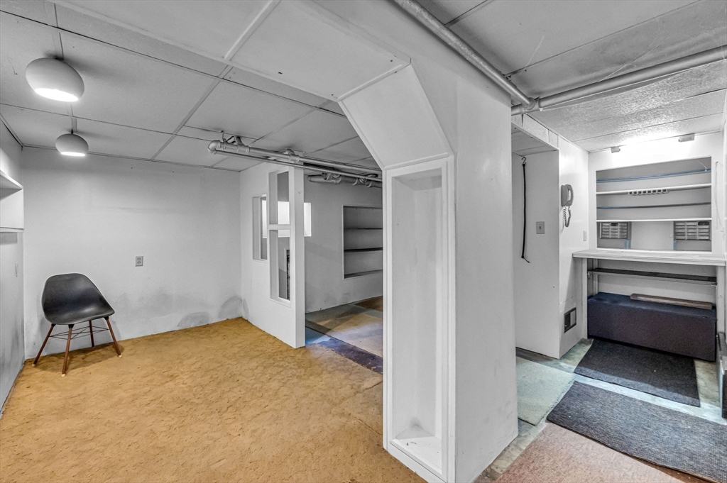 West Springfield, Massachusetts 01089, United States, 4 Bedrooms Bedrooms, ,2 BathroomsBathrooms,Residential,Pending,123256