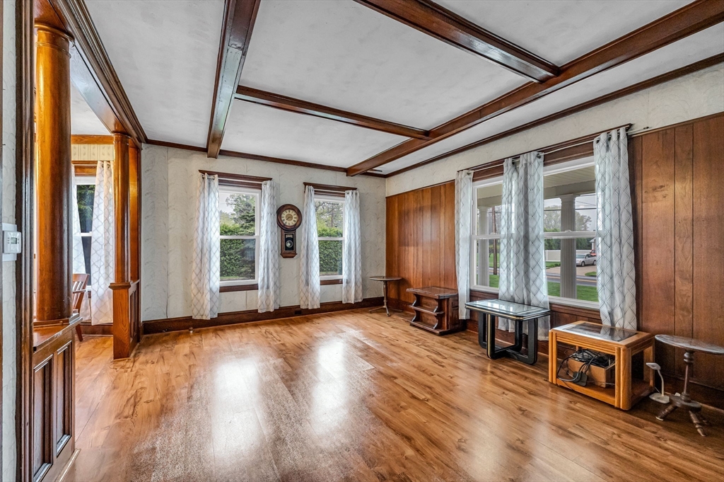 West Springfield, Massachusetts 01089, United States, 4 Bedrooms Bedrooms, ,2 BathroomsBathrooms,Residential,Pending,123256