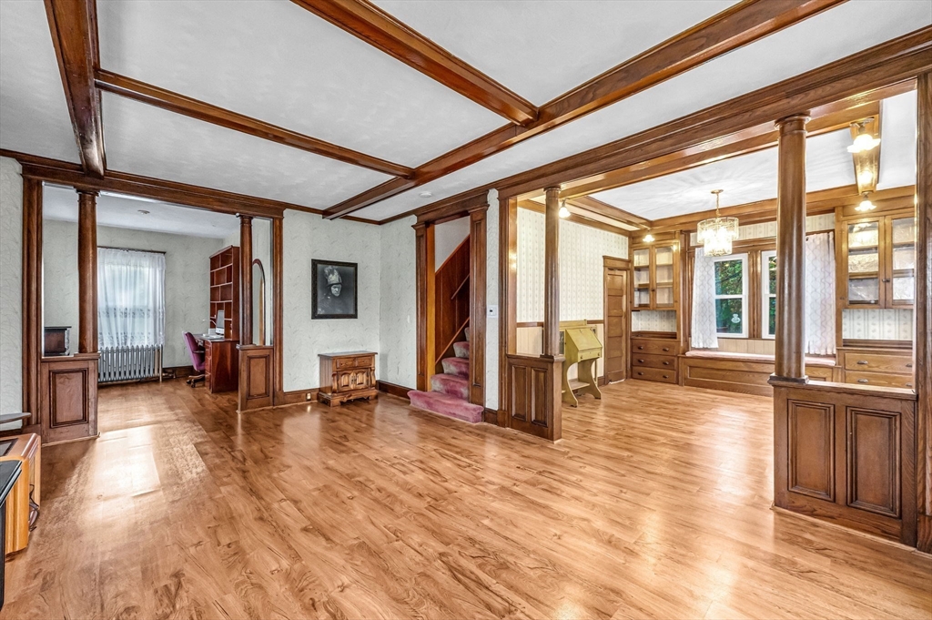 West Springfield, Massachusetts 01089, United States, 4 Bedrooms Bedrooms, ,2 BathroomsBathrooms,Residential,Pending,123256