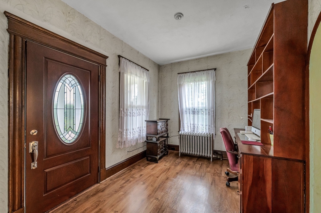 West Springfield, Massachusetts 01089, United States, 4 Bedrooms Bedrooms, ,2 BathroomsBathrooms,Residential,Pending,123256