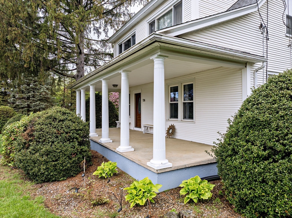 West Springfield, Massachusetts 01089, United States, 4 Bedrooms Bedrooms, ,2 BathroomsBathrooms,Residential,Pending,123256