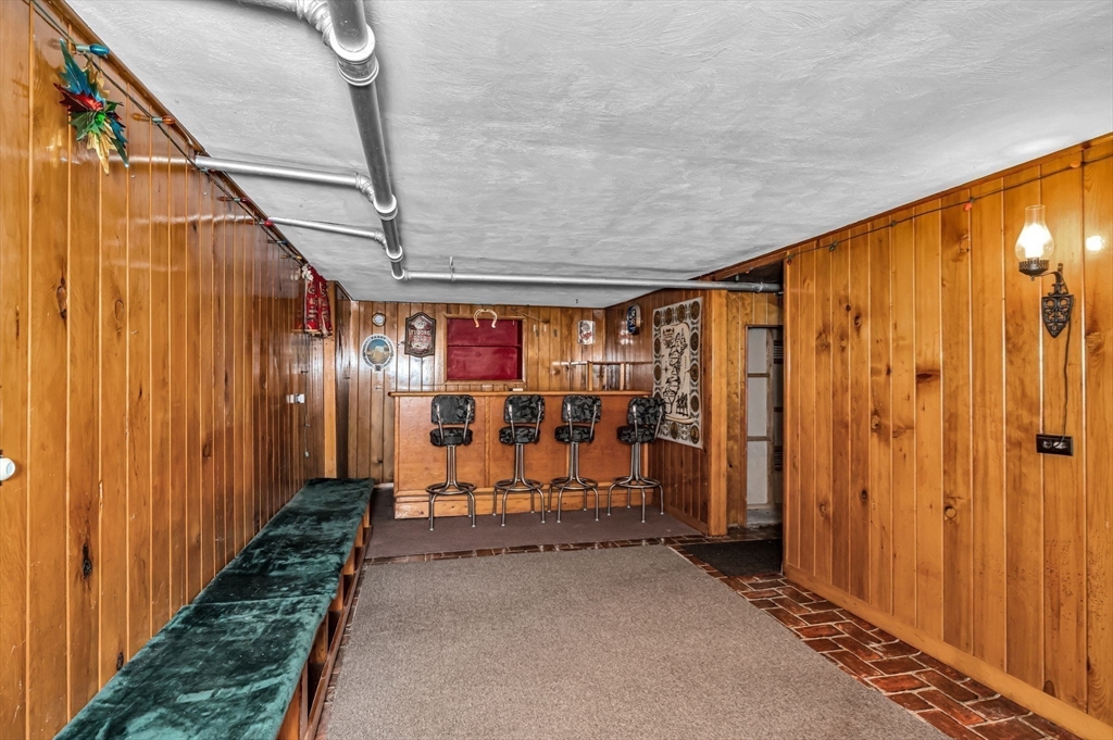 West Springfield, Massachusetts 01089, United States, 4 Bedrooms Bedrooms, ,2 BathroomsBathrooms,Residential,Pending,123256