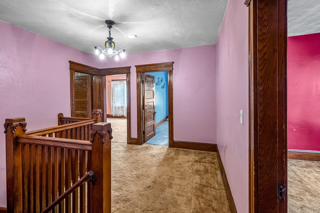 West Springfield, Massachusetts 01089, United States, 4 Bedrooms Bedrooms, ,2 BathroomsBathrooms,Residential,Pending,123256