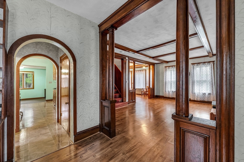 West Springfield, Massachusetts 01089, United States, 4 Bedrooms Bedrooms, ,2 BathroomsBathrooms,Residential,Pending,123256