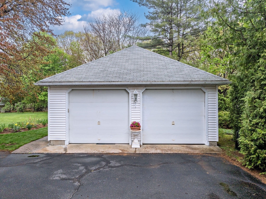 West Springfield, Massachusetts 01089, United States, 4 Bedrooms Bedrooms, ,2 BathroomsBathrooms,Residential,Pending,123256