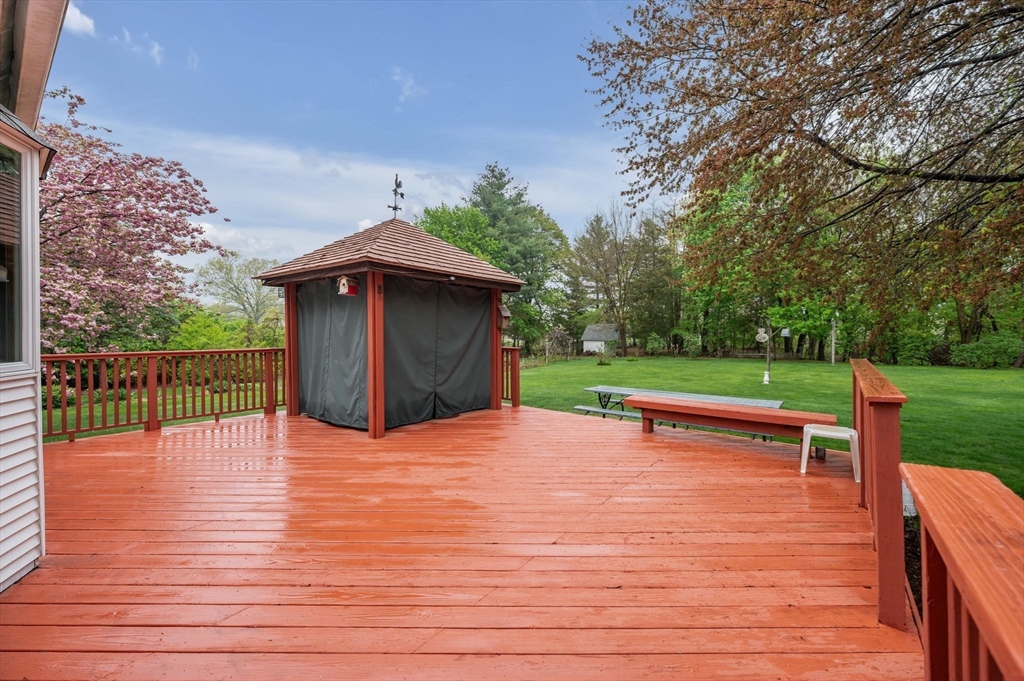 West Springfield, Massachusetts 01089, United States, 4 Bedrooms Bedrooms, ,2 BathroomsBathrooms,Residential,Pending,123256