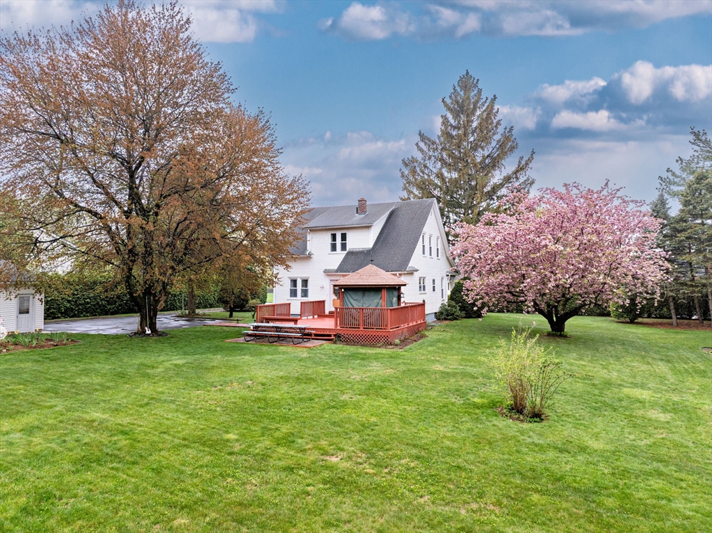 West Springfield, Massachusetts 01089, United States, 4 Bedrooms Bedrooms, ,2 BathroomsBathrooms,Residential,Pending,123256