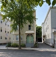 Click for 379 Cardinal Mederios Ave #2, Cambridge, MA slideshow