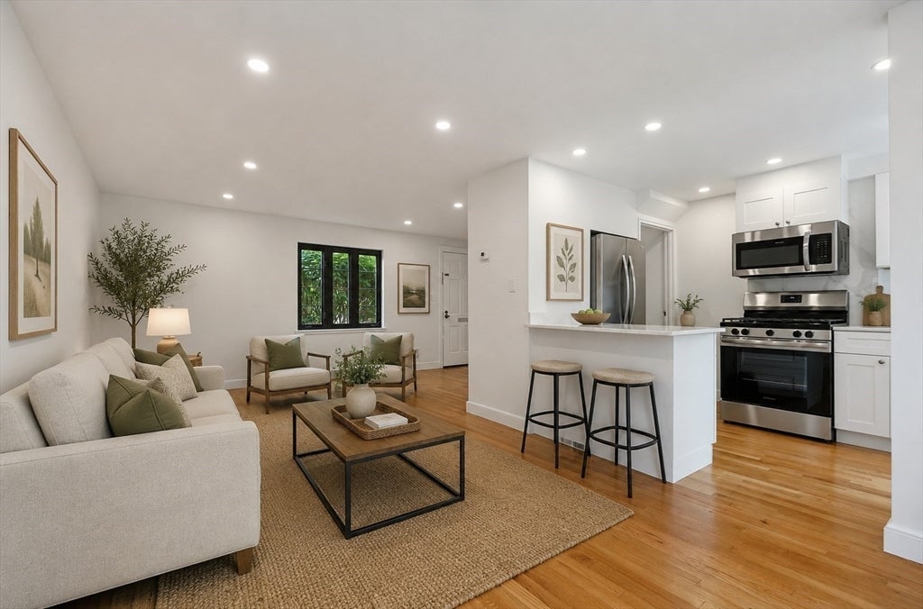 948 Belmont St #948, Watertown, MA, 948 Belmont St #948, Watertown, MA Photo #8