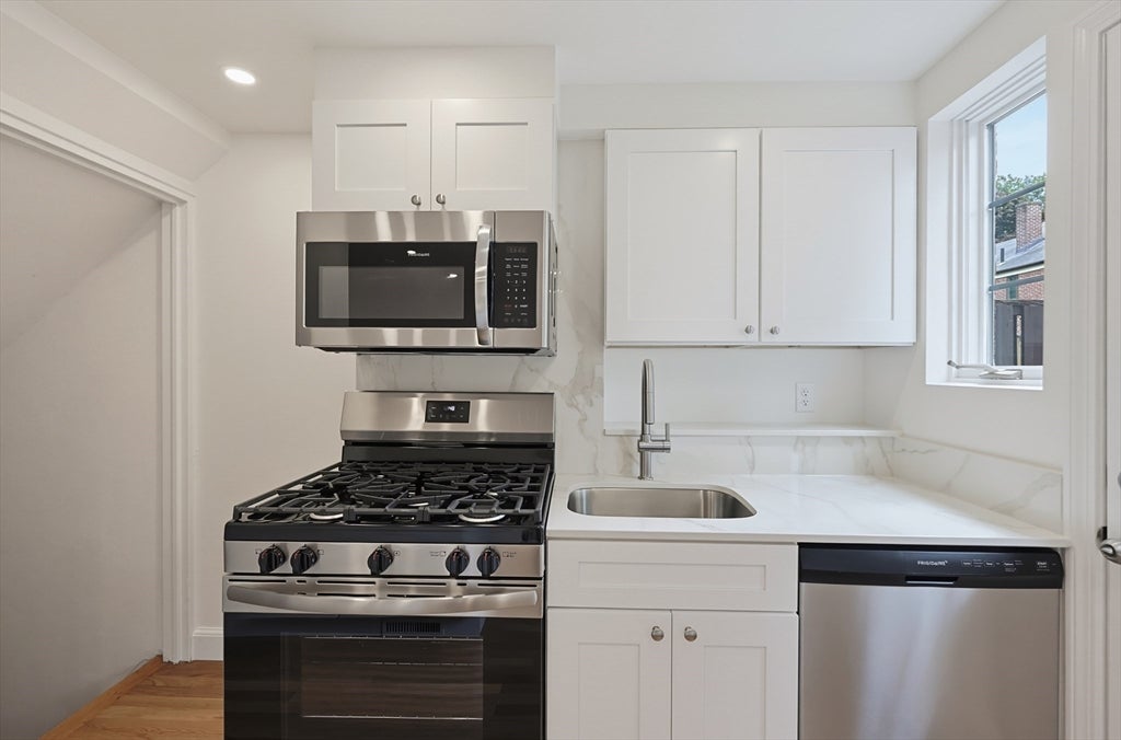948 Belmont St #948, Watertown, MA, 948 Belmont St #948, Watertown, MA Photo #10