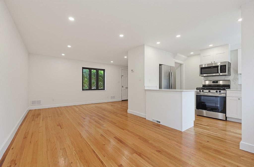 948 Belmont St #948, Watertown, MA, 948 Belmont St #948, Watertown, MA Photo #7
