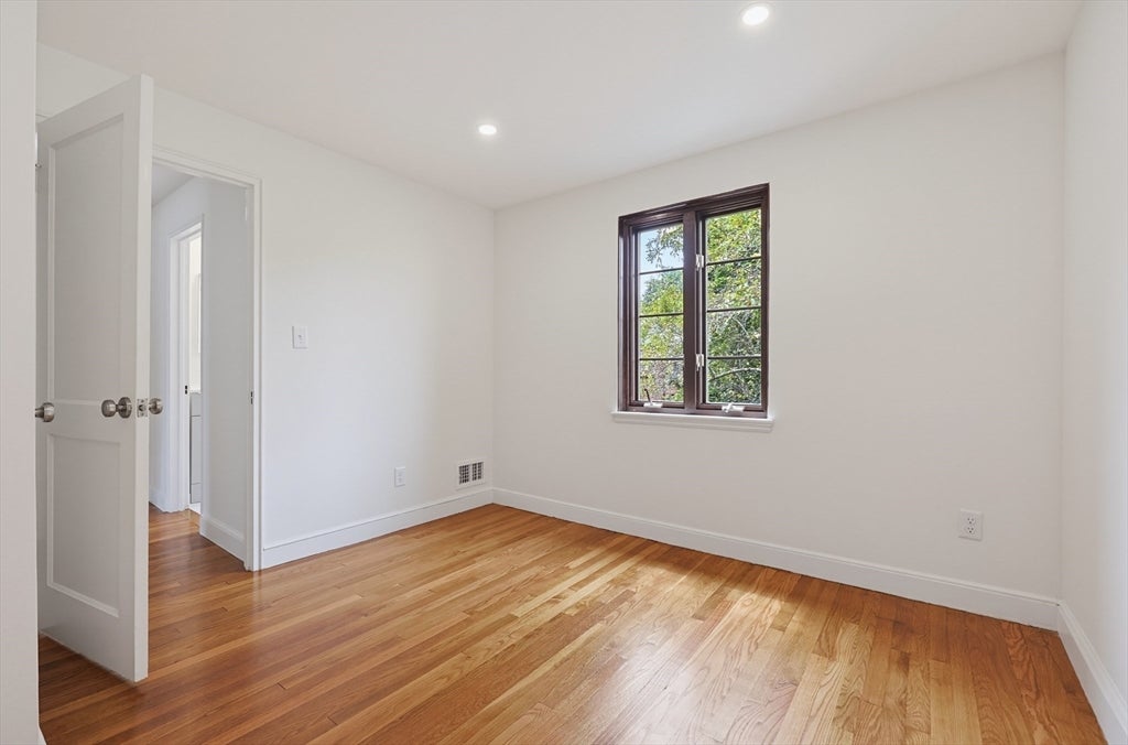 948 Belmont St #948, Watertown, MA, 948 Belmont St #948, Watertown, MA Photo #17