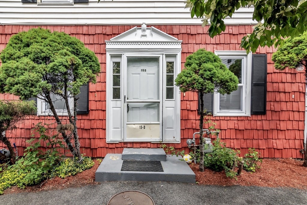 15 Crescent St D