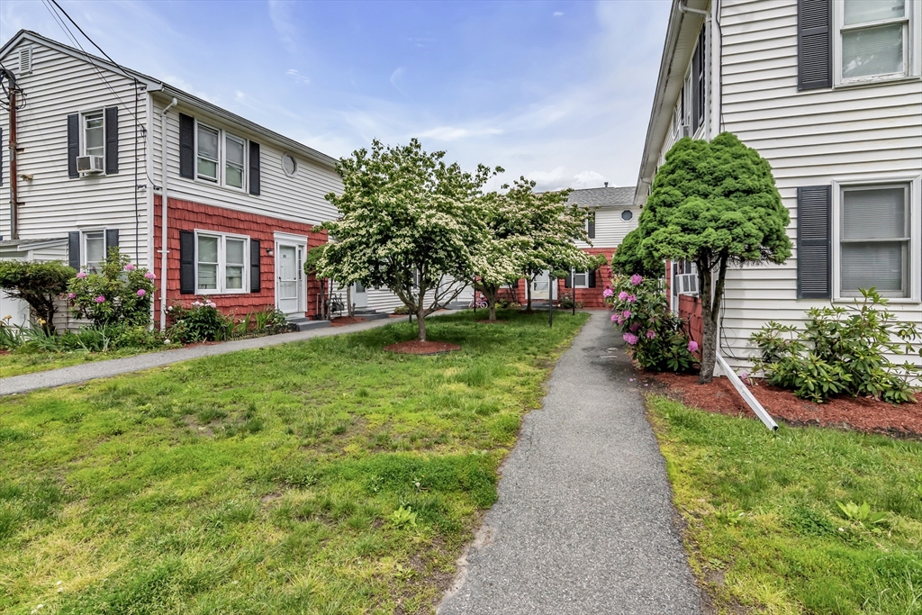 15 Crescent St D