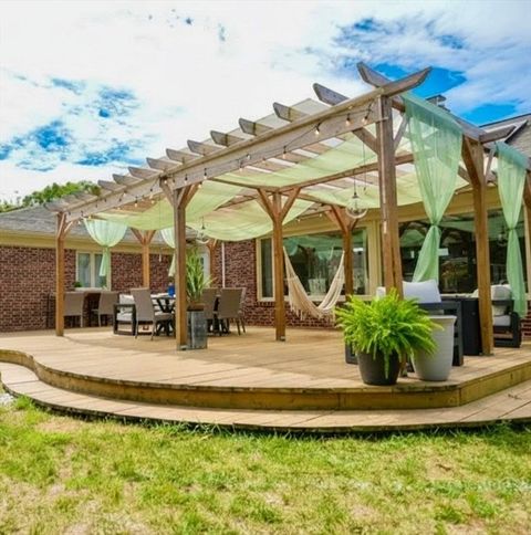 15 Pine Acre Rd Springfield MA 01129