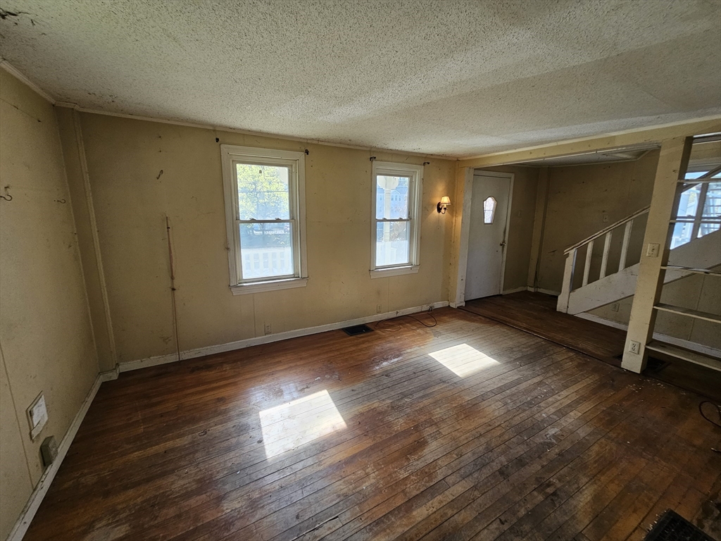 227 Deerfield St