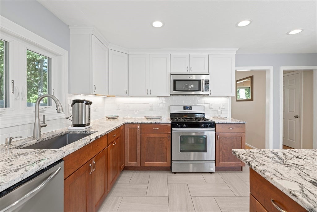 49 W Fountain St