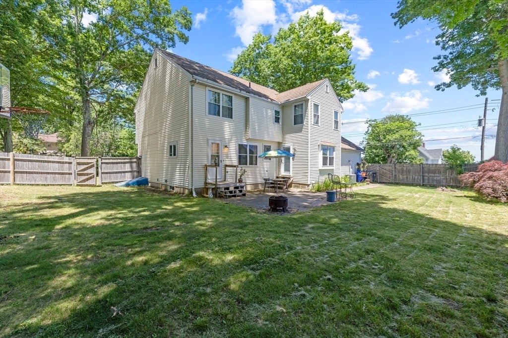 49 W Fountain St