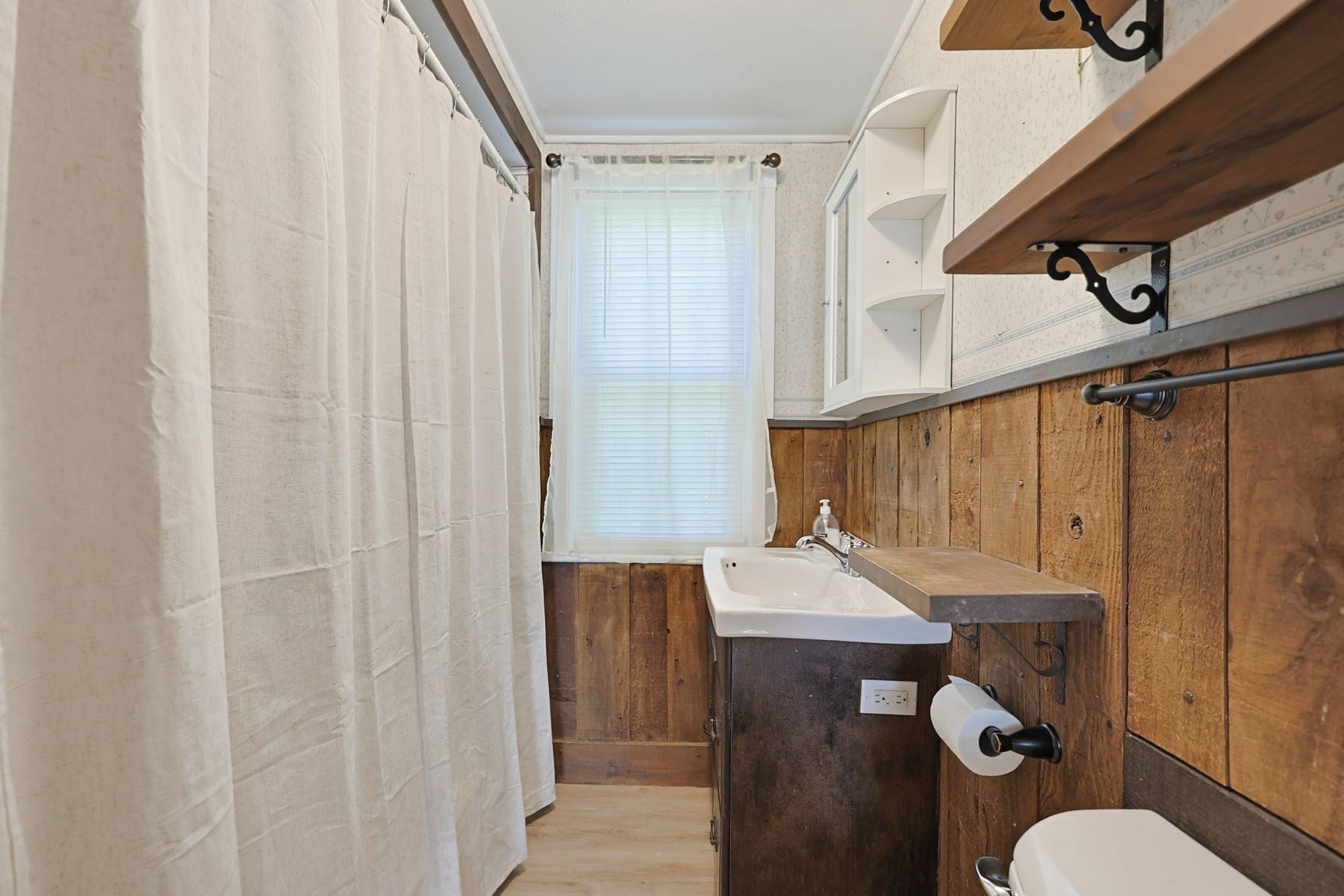 525 Clark St, Gardner, MA, 525 Clark St, Gardner, MA Photo #13