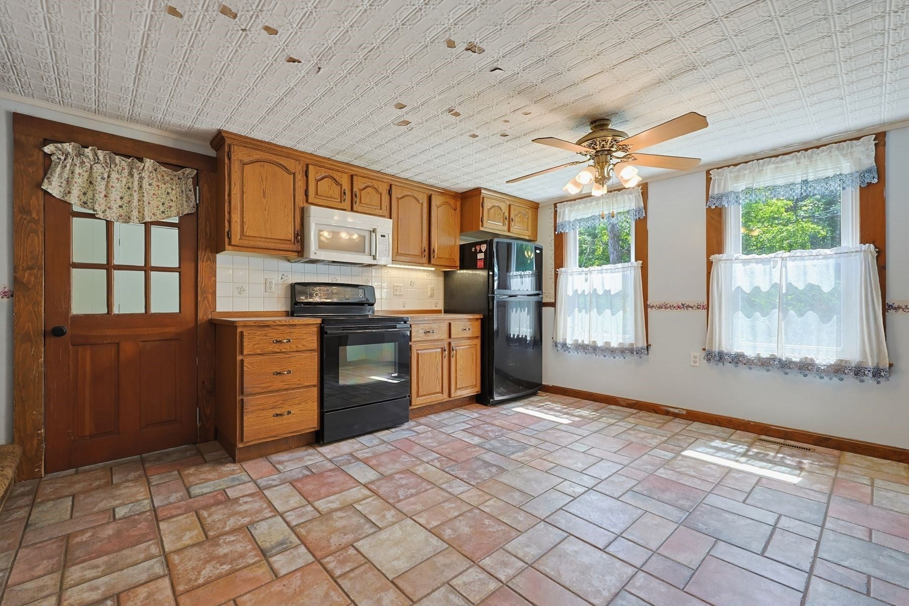 525 Clark St, Gardner, MA, 525 Clark St, Gardner, MA Photo #7