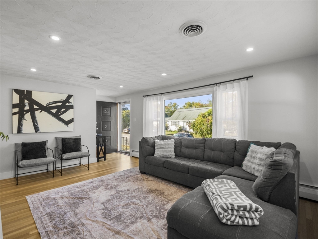 8 Francella Rd