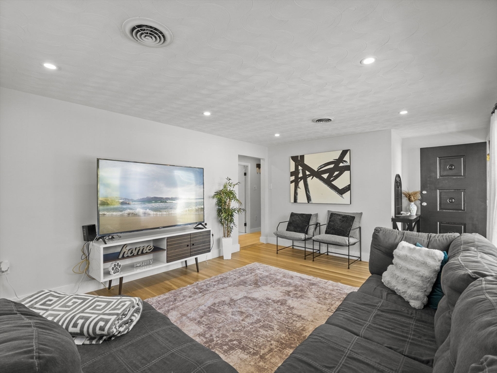 8 Francella Rd