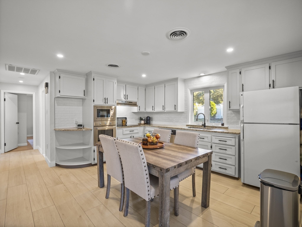 8 Francella Rd
