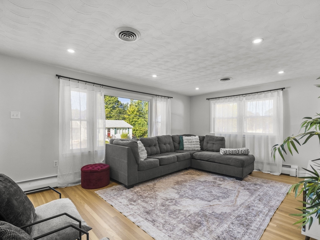 8 Francella Rd