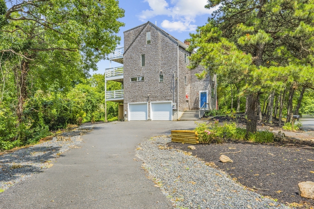 35 Burnside St