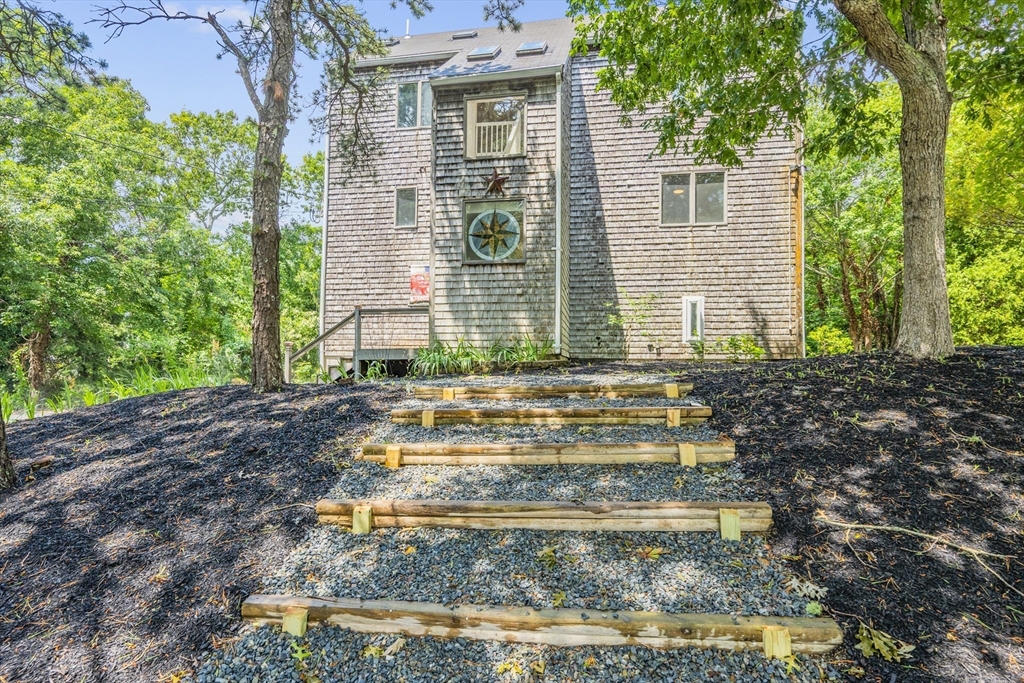 35 Burnside St