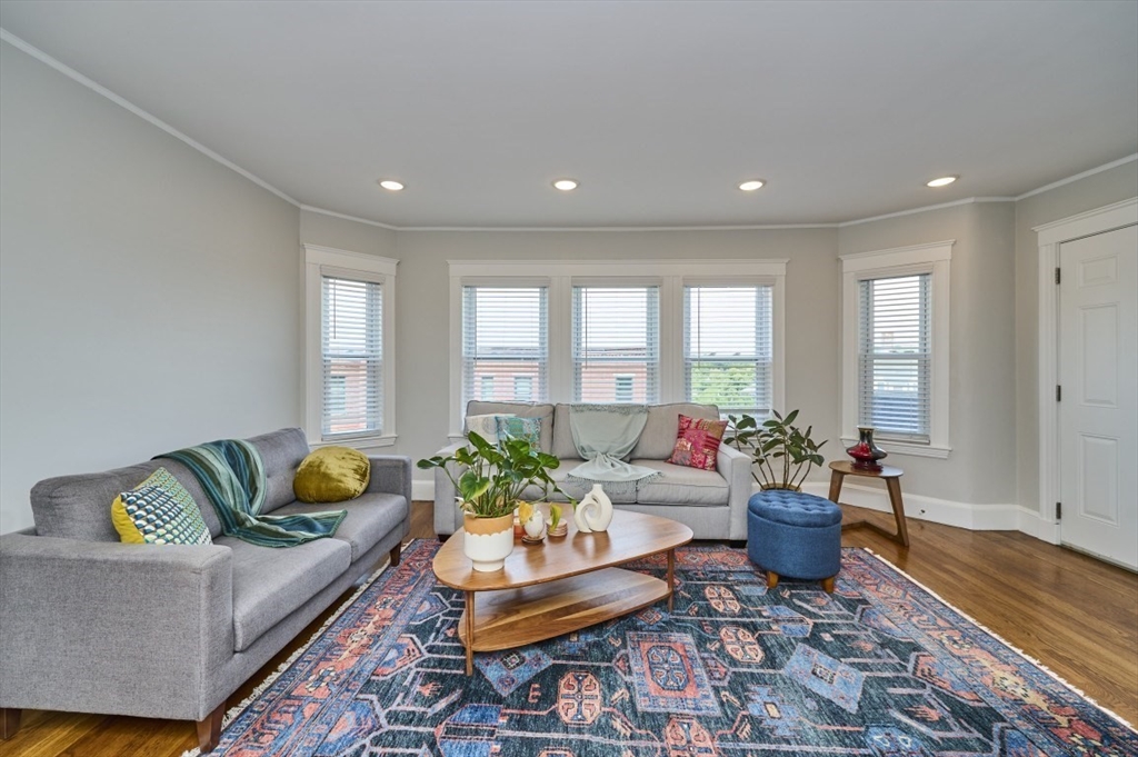 46 Forest Hills St 3