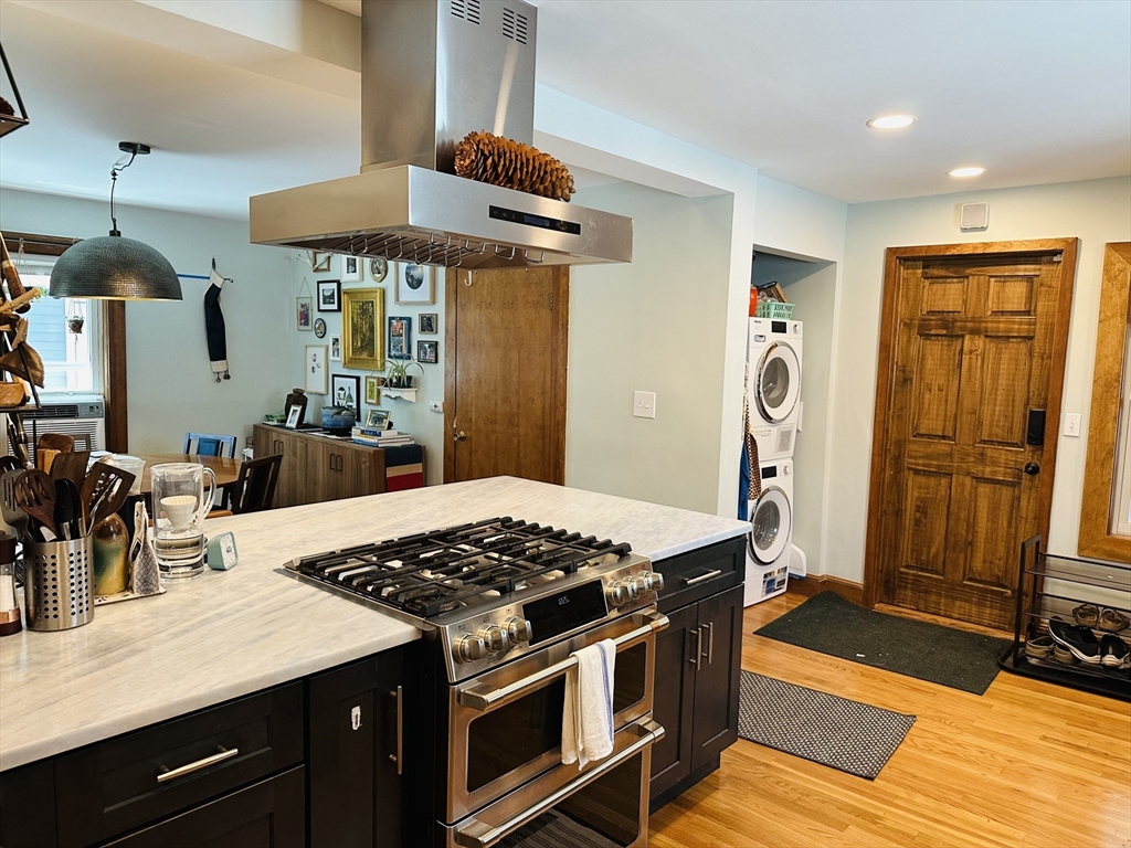 Cambridge, Massachusetts 02140, United States, 4 Bedrooms Bedrooms, ,2 BathroomsBathrooms,Residential,Active,200039