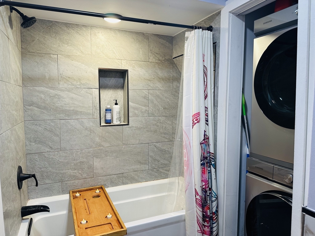 Cambridge, Massachusetts 02140, United States, 4 Bedrooms Bedrooms, ,2 BathroomsBathrooms,Residential,Active,200039