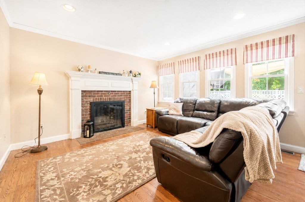 323 Oakhill Ave
