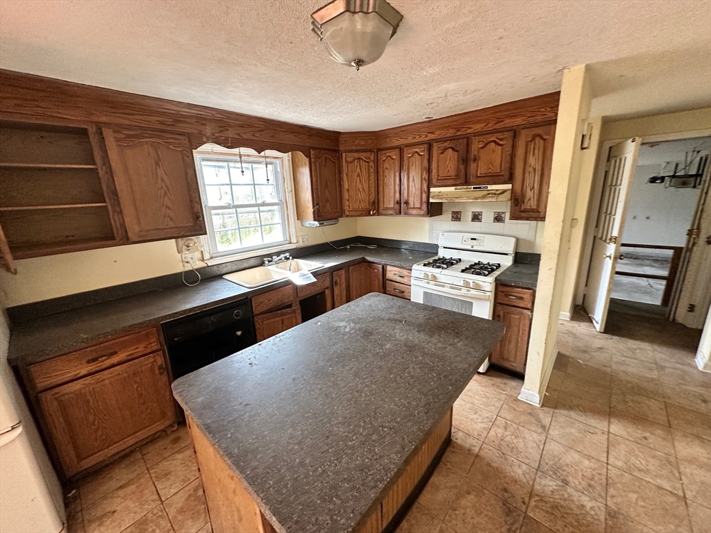 17 Gable Ln