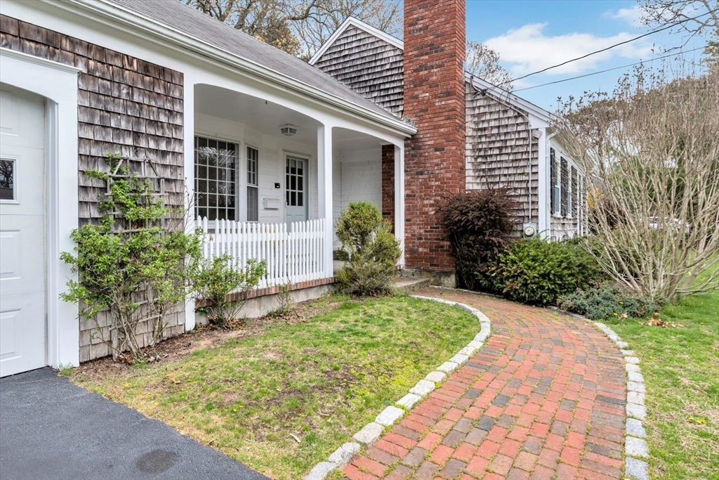 16 Captain Chase Rd