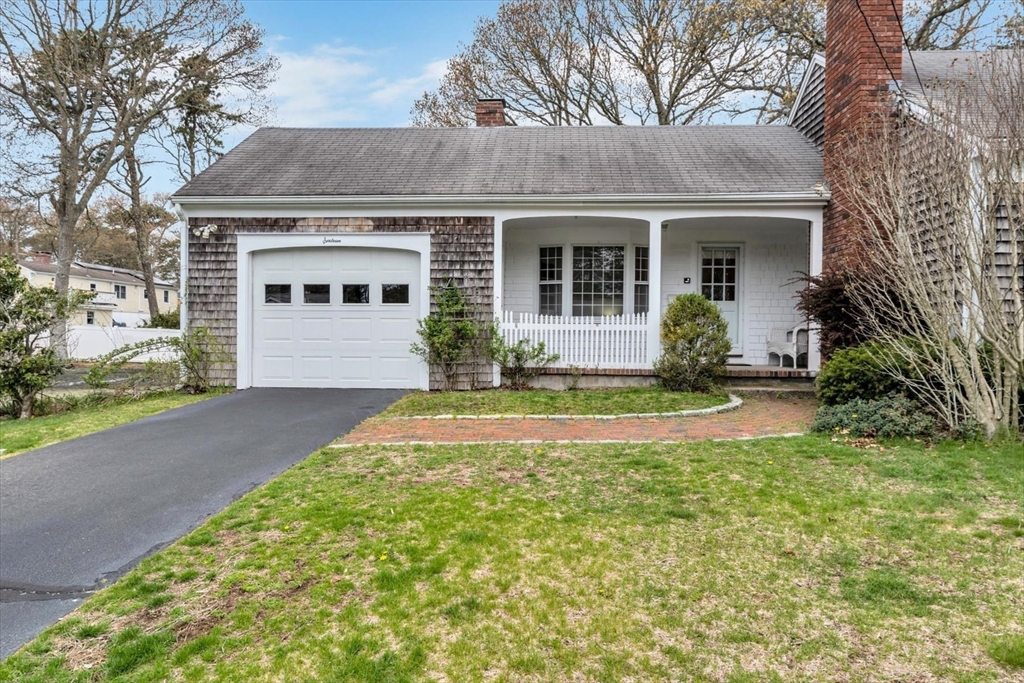 16 Captain Chase Rd