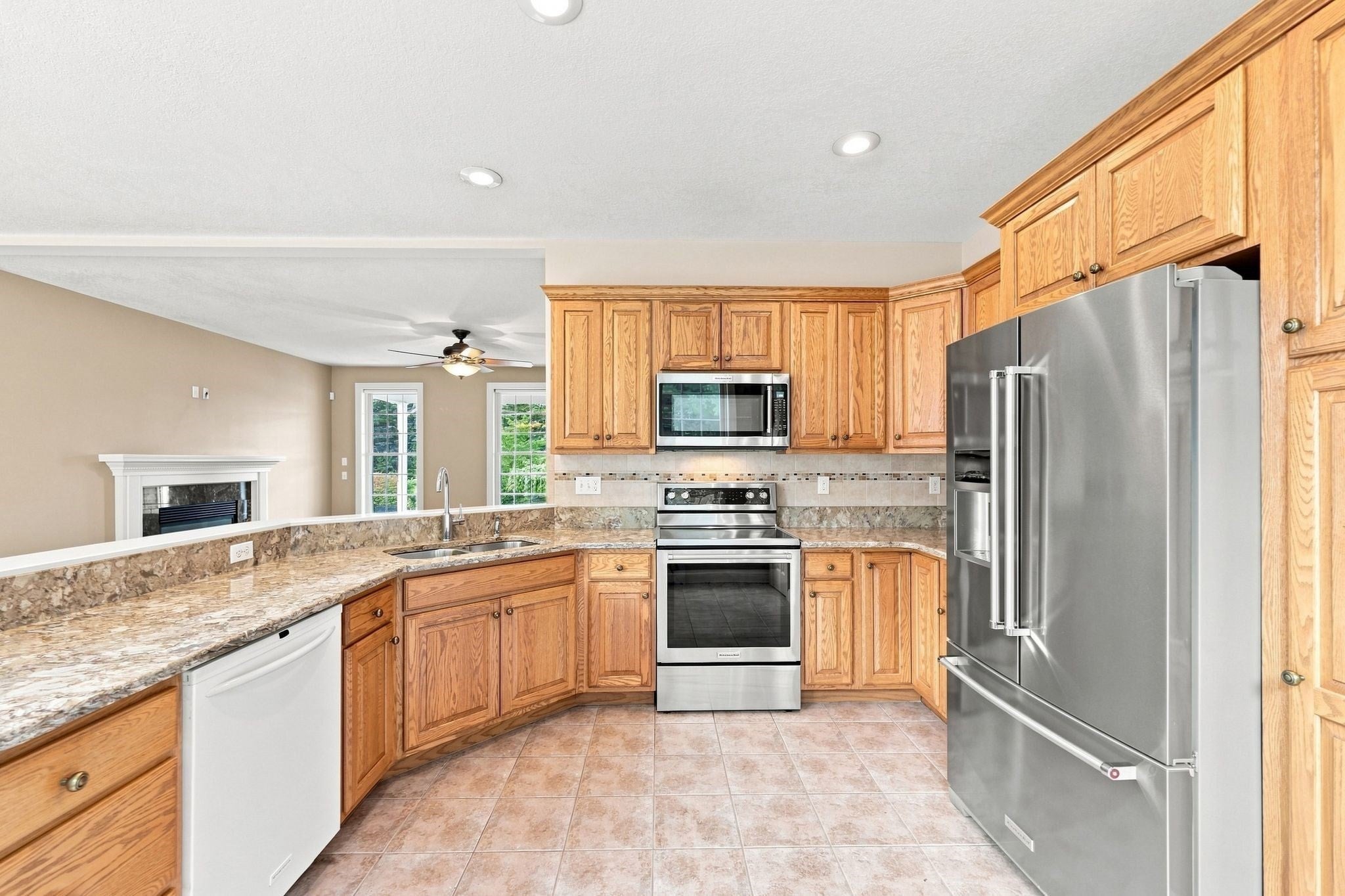 33 Caddyshack Dr, Chicopee, MA Photo #15