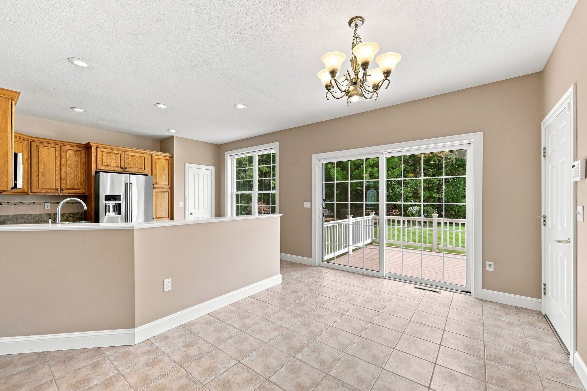 33 Caddyshack Dr, Chicopee, MA Photo #11