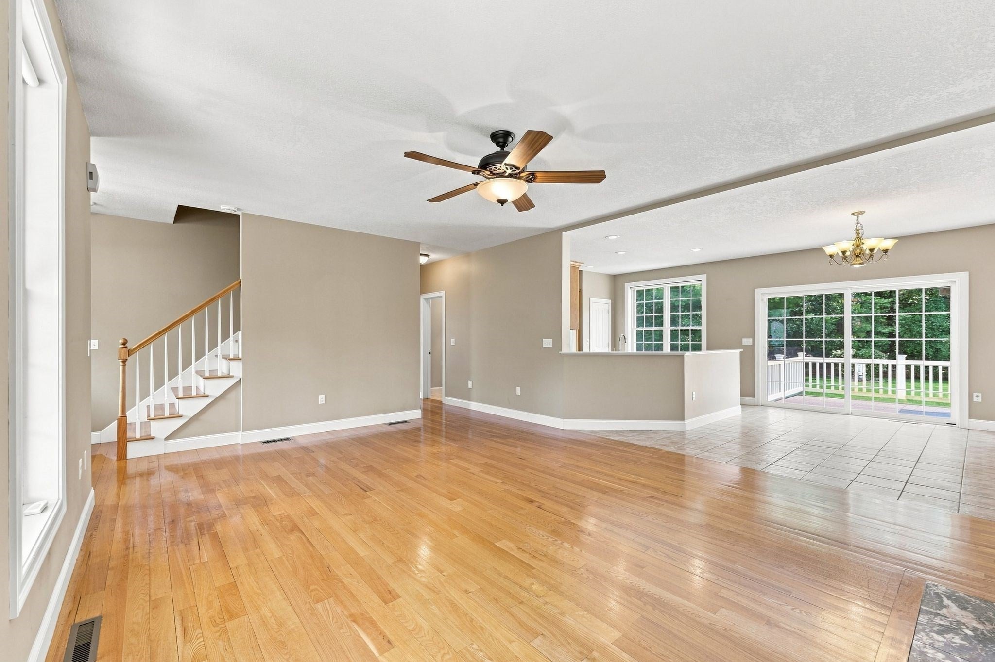 33 Caddyshack Dr, Chicopee, MA Photo #10