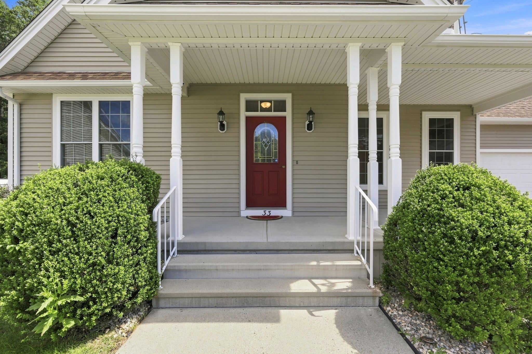 33 Caddyshack Dr, Chicopee, MA Photo #4