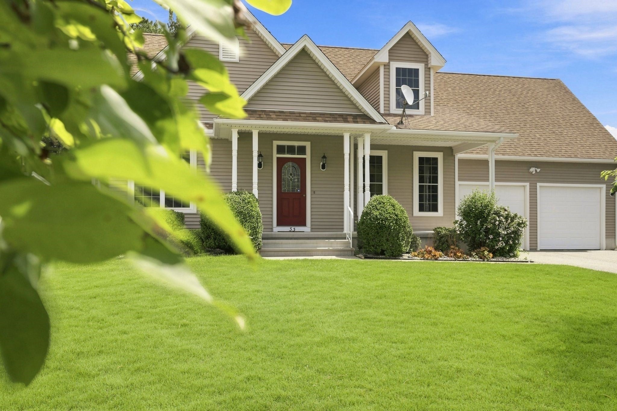 33 Caddyshack Dr, Chicopee, MA Photo #3