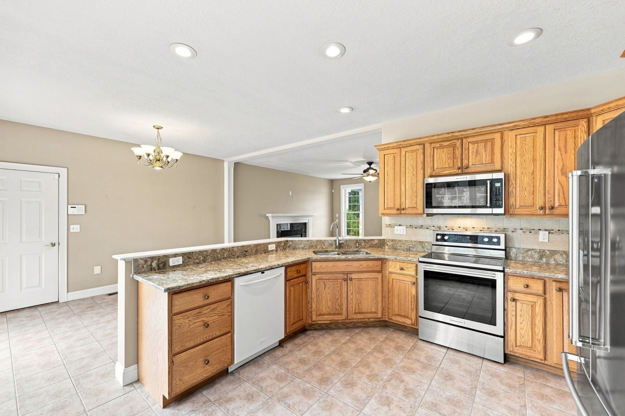 33 Caddyshack Dr, Chicopee, MA Photo #13