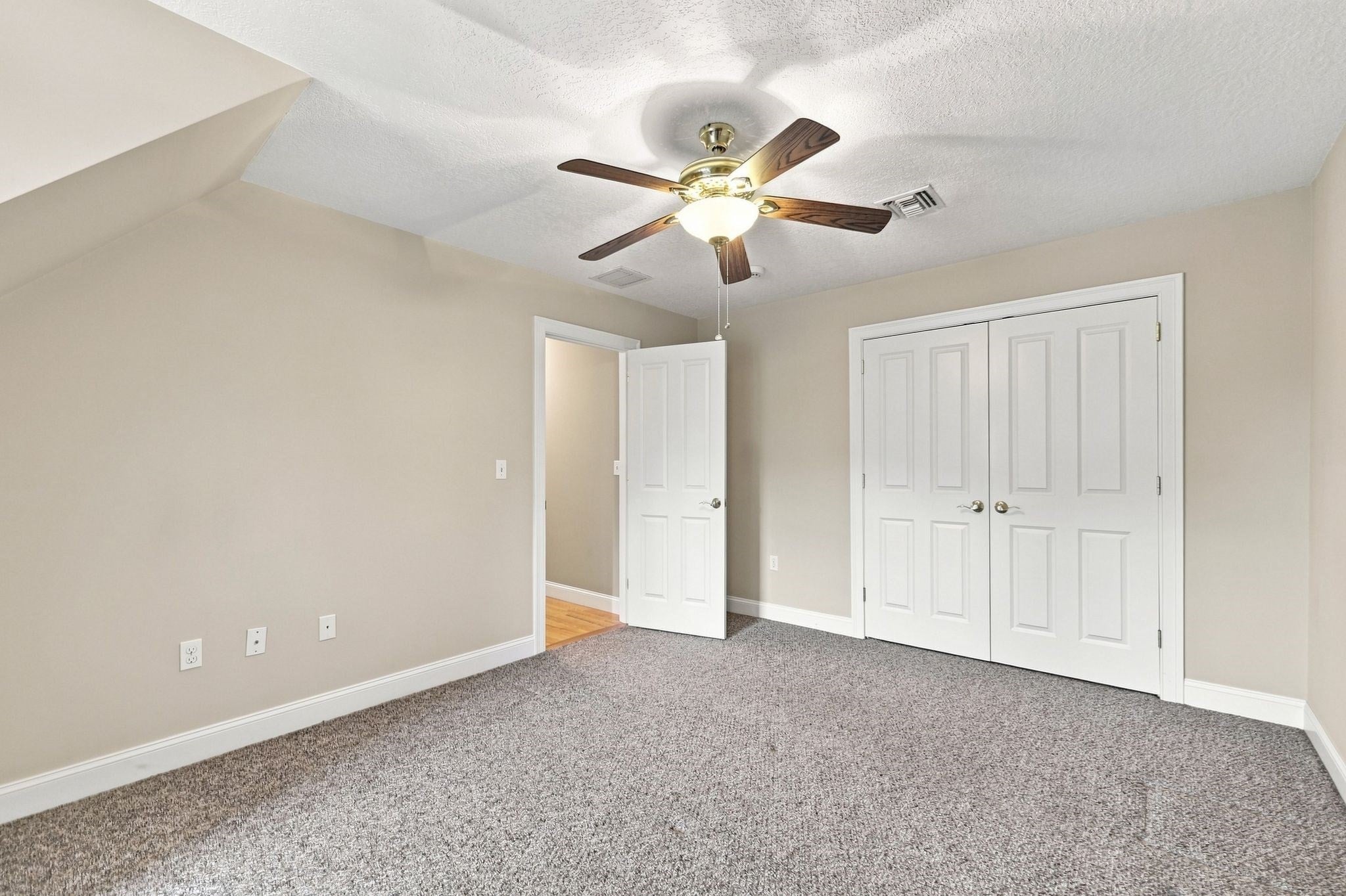 33 Caddyshack Dr, Chicopee, MA Photo #29