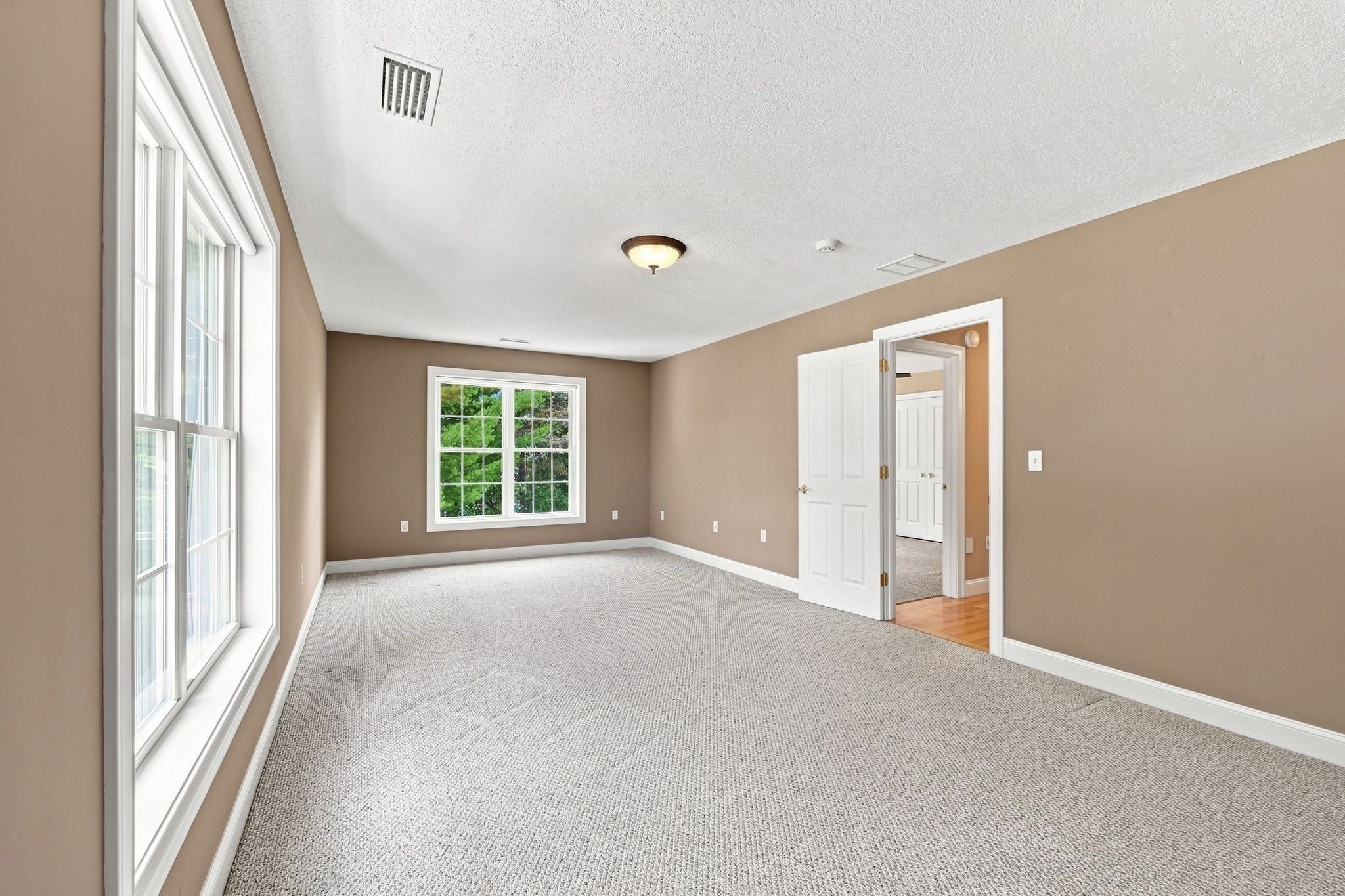 33 Caddyshack Dr, Chicopee, MA Photo #36